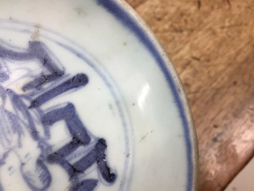 THREE SMALL CHINESE BLUE AND WHITE DISHES 明 青花小盤一組三件 - Image 7 of 19