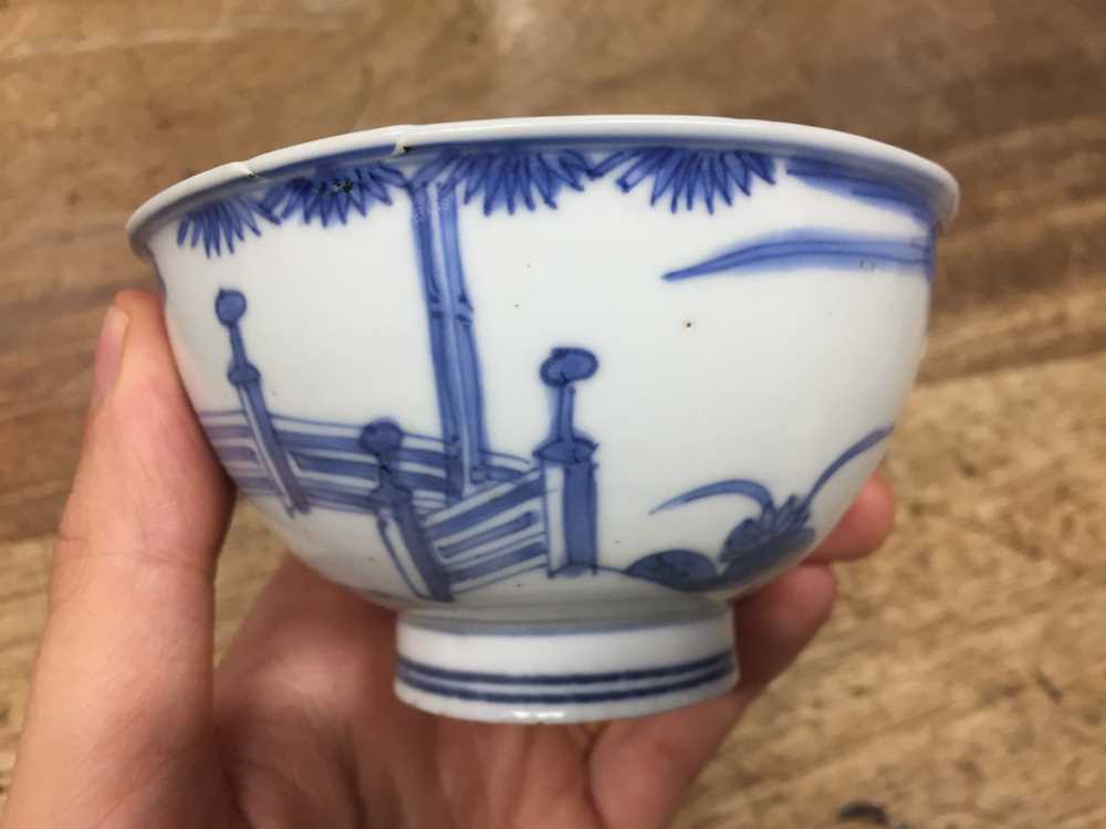 A SMALL CHINESE BLUE AND WHITE 'CASSIA' BOWL 晚明 青花加官晉爵圖盌 《大明宣德年製》款 - Image 5 of 17