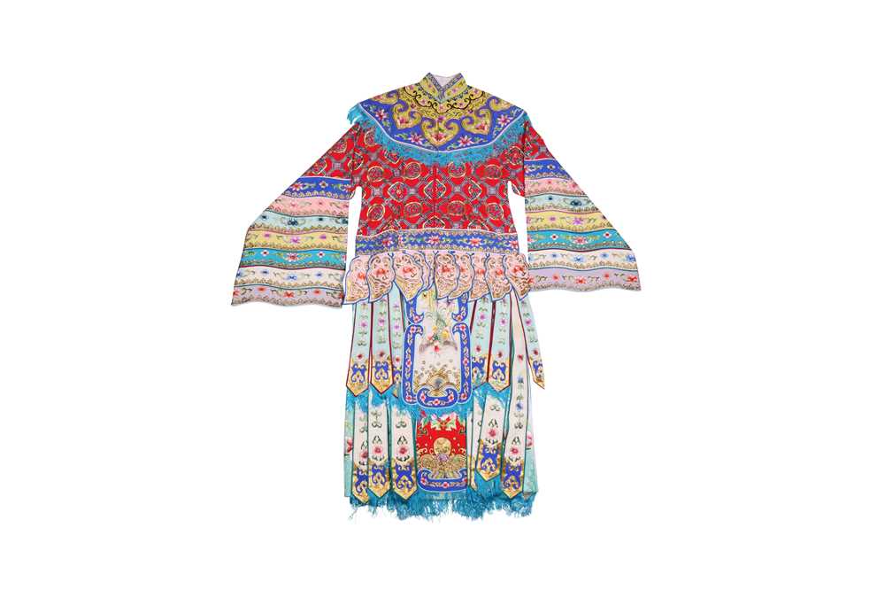 A CHINESE SILK EMBROIDERED 'DRUNKEN CONCUBINE' COSTUME 《貴妃醉酒》京劇戲服