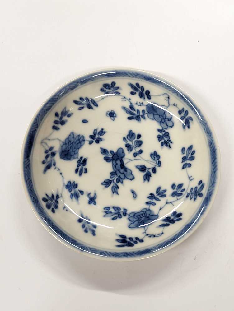 A GROUP OF CHINESE CUPS AND DISHES 清至二十世紀 各式盃及盌一組 - Image 24 of 67