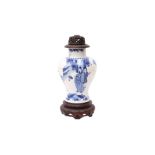 A CHINESE BLUE AND WHITE 'FIGURAL' BALUSTER VASE 清康熙 青花人物故事圖紋蓋瓶