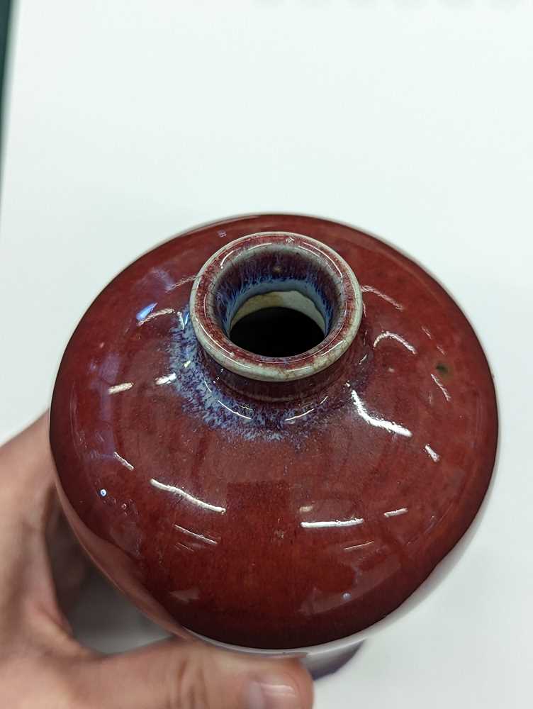 A CHINESE FLAMBÉ-GLAZED VASE, MEIPING 十九或二十世紀 窰變釉梅瓶 - Image 5 of 10