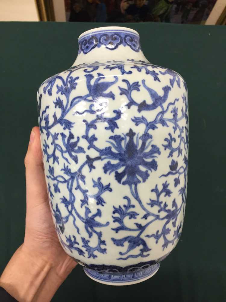 A CHINESE BLUE AND WHITE 'LOTUS SCROLL' VASE 青花纏枝蓮紋瓶 - Image 8 of 8