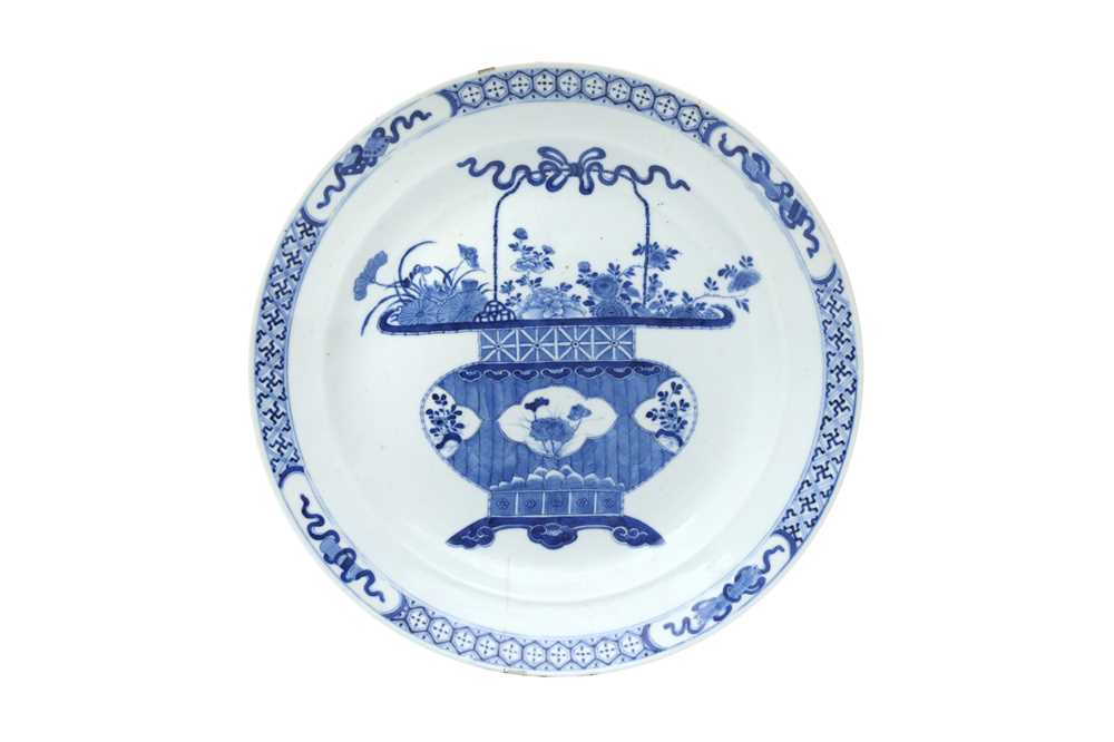 A CHINESE BLUE AND WHITE 'FLOWER BASKET' DISH 清康熙 青花花籃紋盤 《大清康熙年製》款