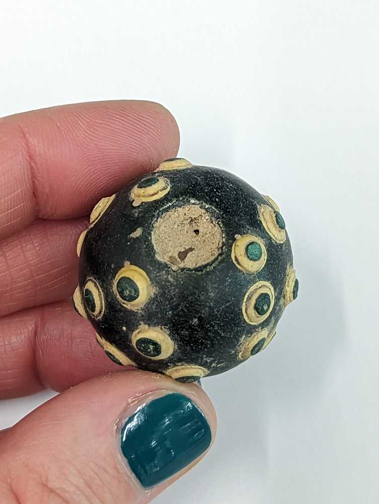 A GROUP OF SEVEN CHINESE GLASS 'EYE' BEADS 東周至漢 蜻蜓眼琉璃珠 - Image 22 of 36