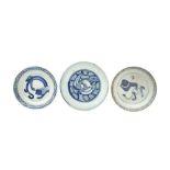 THREE SMALL CHINESE BLUE AND WHITE DISHES 明 青花小盤一組三件