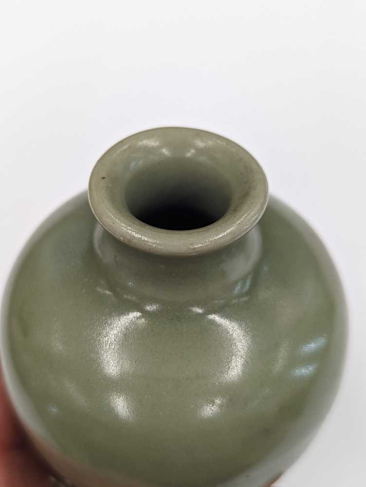 A PAIR OF CHINESE LONGQUAN CELADON VASES, MEIPING - Image 12 of 25