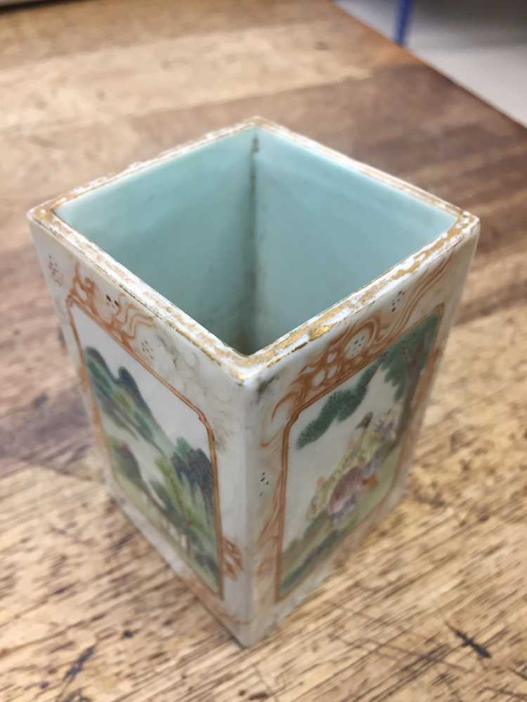 A CHINESE FAMILLE-ROSE SQUARE-SECTION BRUSH POT, BITONG 粉彩繪人物故事圖紋筆筒 《乾隆年製》款 - Image 2 of 9