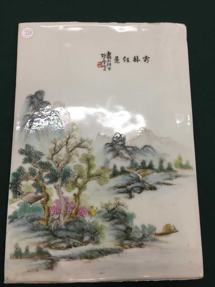 A CHINESE FAMILLE-ROSE PLAQUE, PAINTED BY WANG YETING (1884-1942) 民國時期 汪野亭畫粉彩山水圖瓷板 - Image 2 of 13