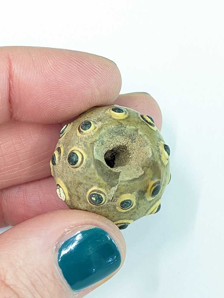 A GROUP OF SEVEN CHINESE GLASS 'EYE' BEADS 東周至漢 蜻蜓眼琉璃珠 - Image 12 of 36