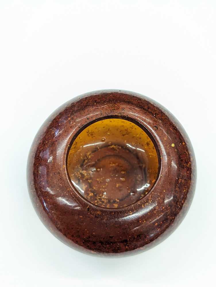 A CHINESE GOLD-FLAKED AMBER GLASS BRUSH WASHER 晚清 金粉套料洗 - Image 5 of 9