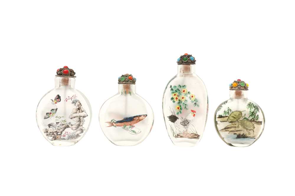 A GROUP OF FOUR CHINESE INSIDE-PAINTED GLASS SNUFF BOTTLES 二十世紀 玻璃內畫鼻煙壺一組