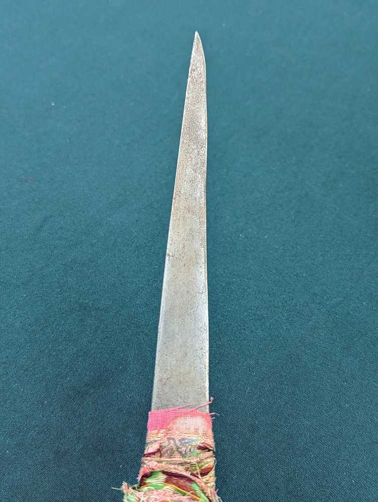 λ A TIBETAN BONE-HANDLED DAGGER AND SCABBARD 十九世紀 骨柄匕首 - Image 15 of 15