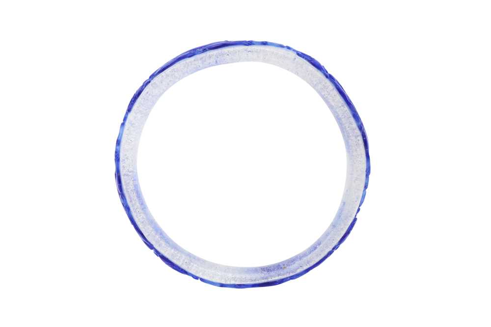 A CHINESE BLUE-OVERLAY BEIJING GLASS 'CHILONG' BANGLE 晚清 藍套料螭龍紋手鐲 - Image 2 of 10