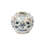 A VIETNAMESE BLUE AND WHITE JAR 十五至十六世紀 安南青花瓶
