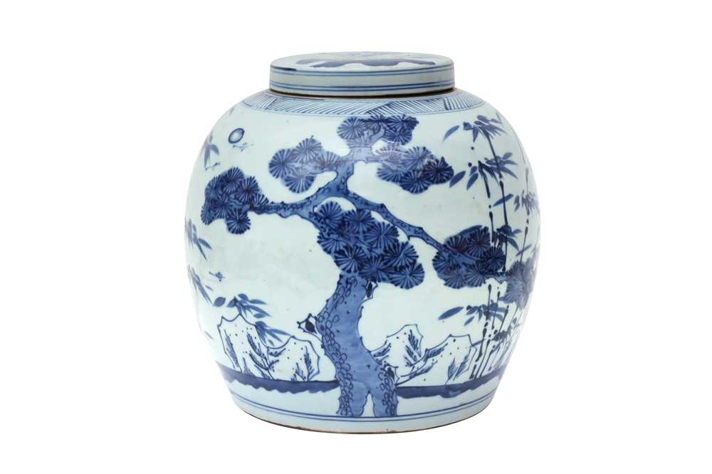 A LARGE CHINESE BLUE AND WHITE 'THREE FRIENDS OF WINTER' JAR 二十世紀早期 青花寒冬三友蓋罐