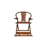 λ A CHINESE HUANGHUALI HORSESHOE-BACK FOLDING CHAIR, JIAO YI 十九或二十世紀 黃花梨交椅