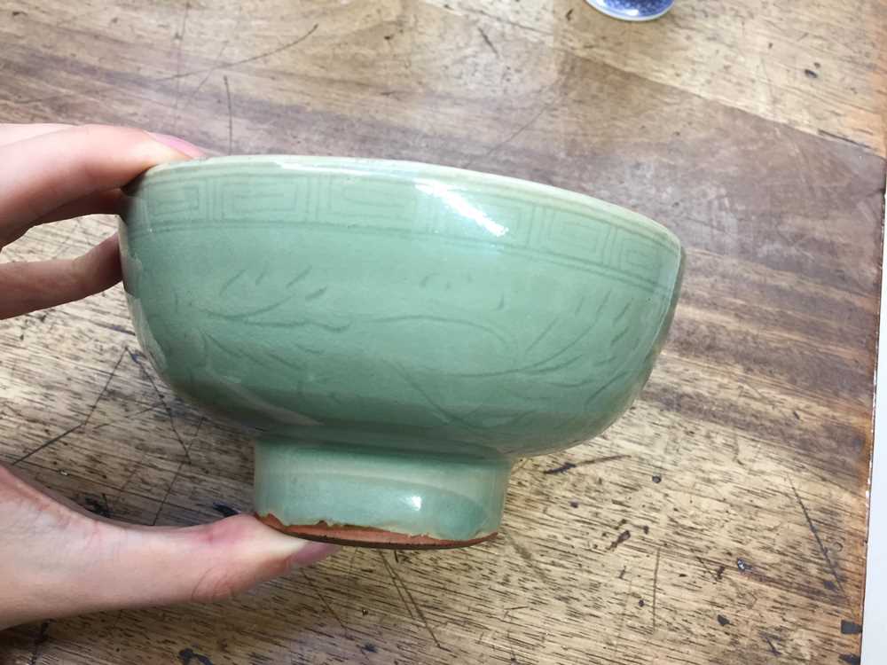 A CHINESE LONGQUAN CELADON 'FIGURATIVE' BOWL 明 龍泉青釉人物盌 - Image 11 of 12