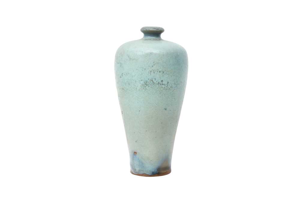 A CHINESE JUN-TYPE VASE, MEIPING 仿鈞窯梅瓶