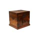 λ A CHINESE HARDWOOD VANITY SET 二十世紀 木製梳妝盒