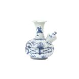 A CHINESE BLUE AND WHITE KENDI 明 青花花卉紋君持