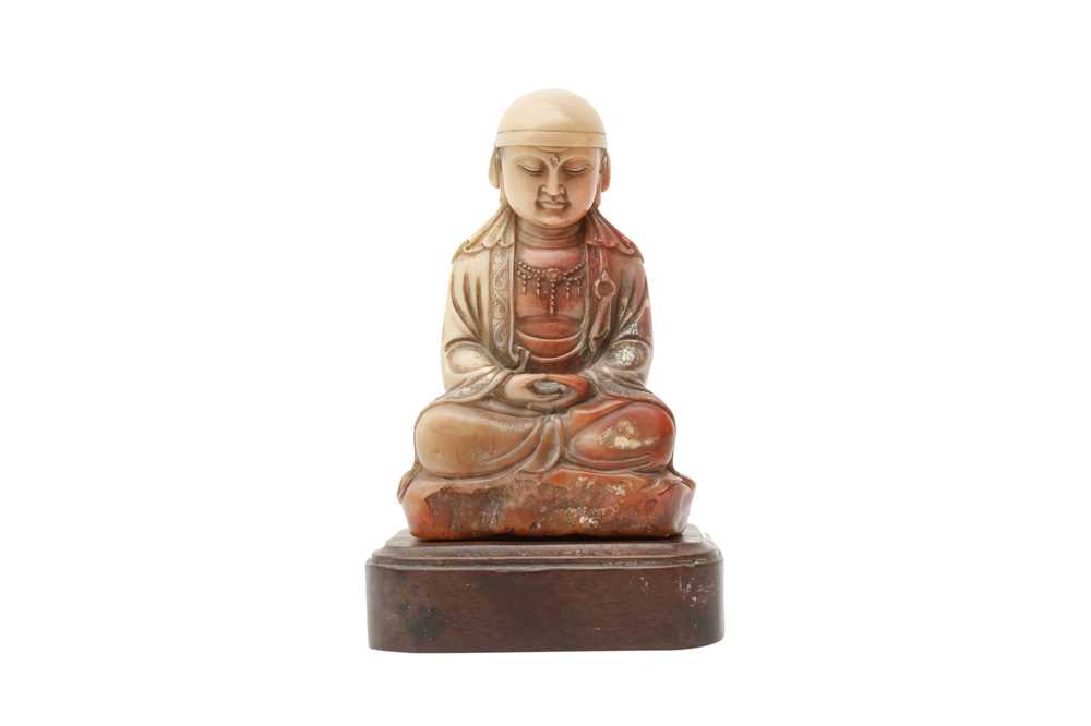 A CHINESE SOAPSTONE FIGURE 晚清或民國時期 壽山石雕菩提達磨像