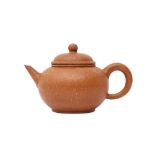 A CHINESE YIXING ZISHA TEAPOT AND COVER 宜興紫砂茶壺連蓋