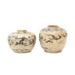 TWO CHINESE BLUE AND WHITE SMALL JARS 明 青花小瓶兩件