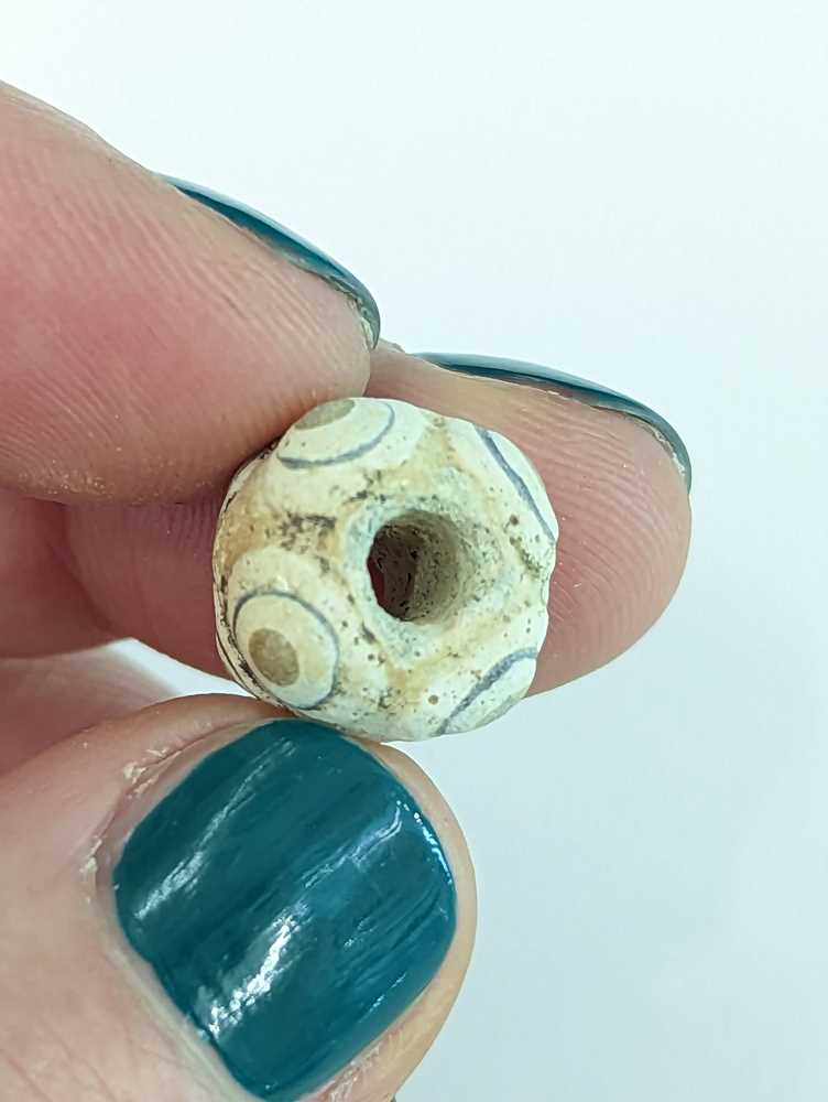 A GROUP OF SEVEN CHINESE GLASS 'EYE' BEADS 東周至漢 蜻蜓眼琉璃珠 - Image 6 of 36