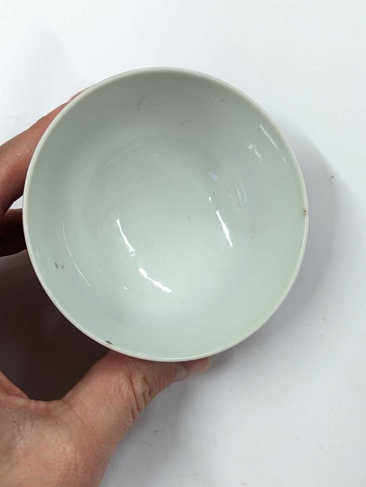 A CHINESE COPPER RED-GLAZED CUP 清十八或十九世紀 紅釉盃 《敬畏堂製》款 - Image 9 of 9