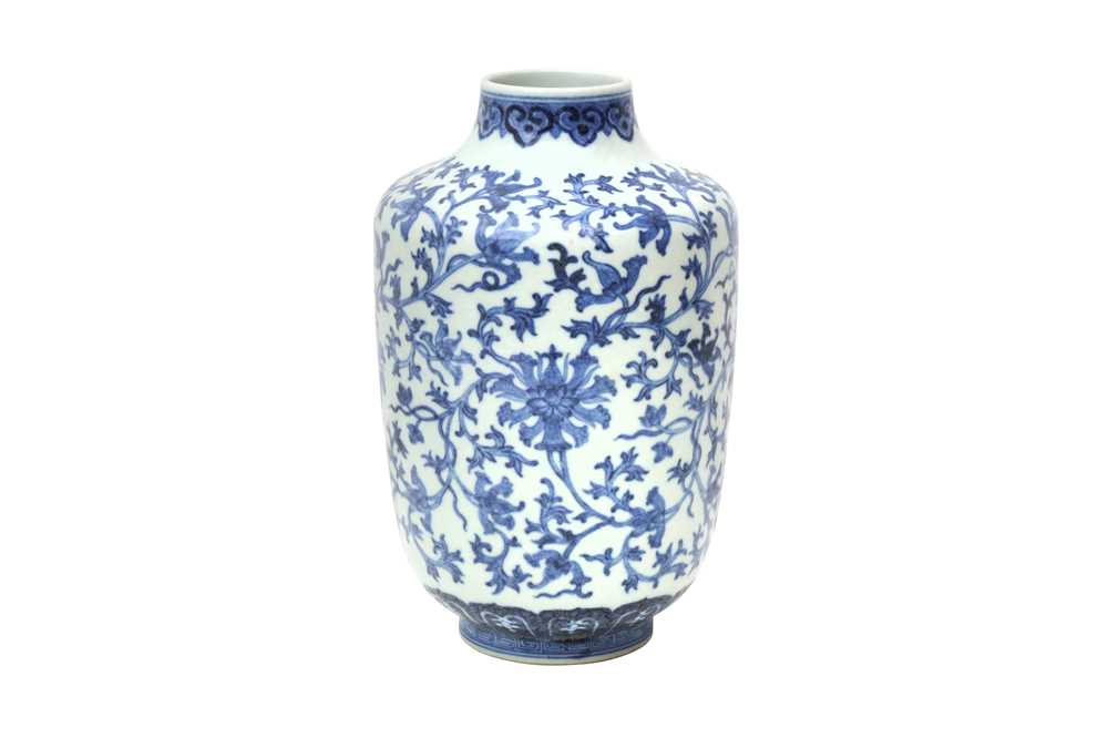A CHINESE BLUE AND WHITE 'LOTUS SCROLL' VASE 青花纏枝蓮紋瓶