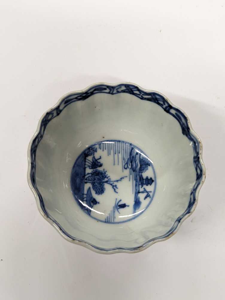 A GROUP OF CHINESE CUPS AND DISHES 清至二十世紀 各式盃及盌一組 - Image 47 of 67