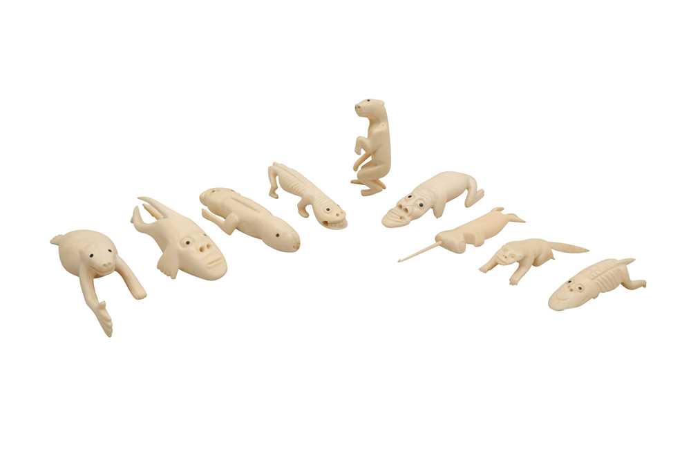 A COLLECTION OF GREENLANDIC INUIT MARINE IVORY CARVINGS - Image 4 of 5