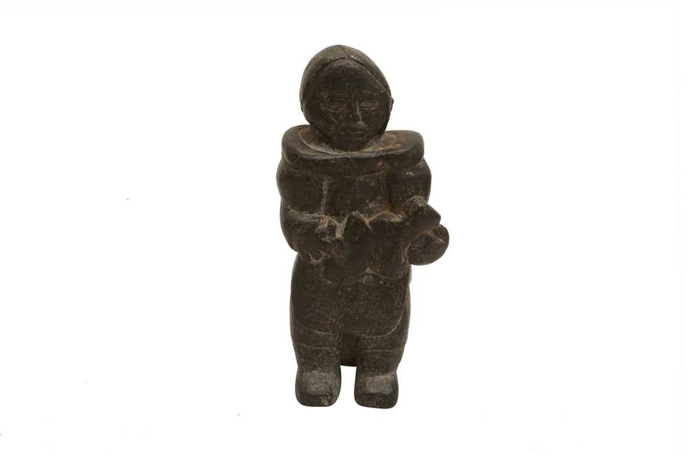 A GROUP OF NORTH-EASTERN CANADIAN INUIT SOAPSTONE CARVINGS - Image 4 of 12