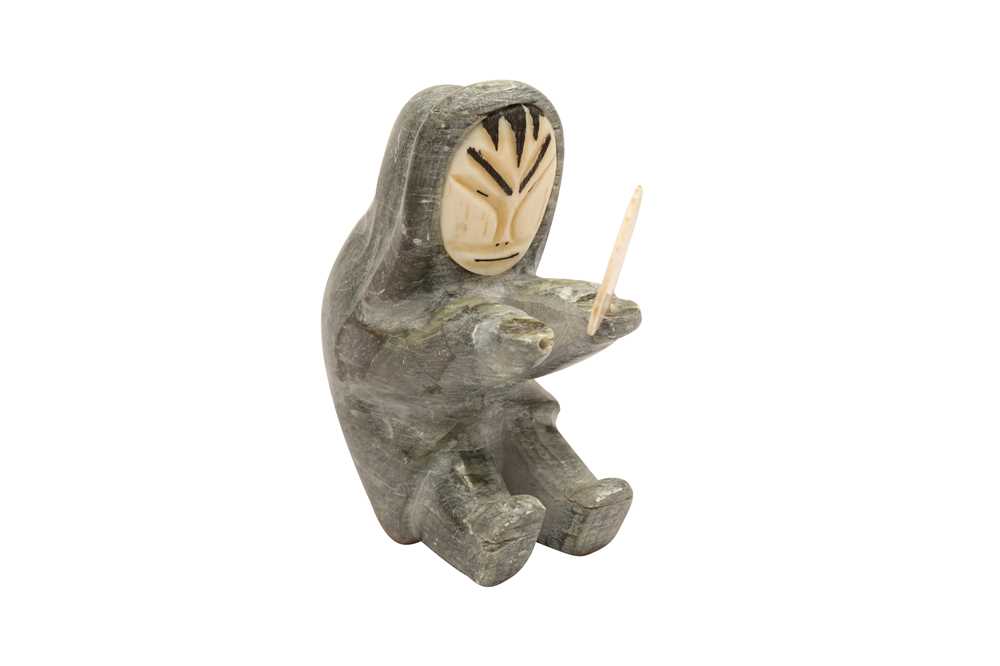 A GROUP OF NORTH-EASTERN CANADIAN INUIT SOAPSTONE CARVINGS - Image 11 of 12