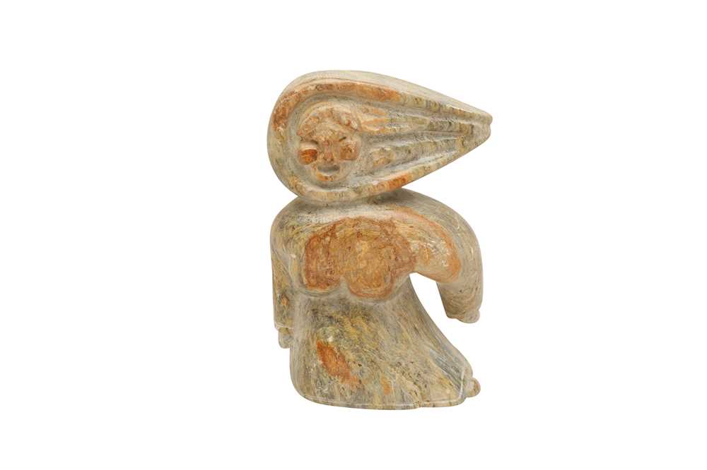 A GROUP OF NORTH-EASTERN CANADIAN INUIT SOAPSTONE CARVINGS - Image 6 of 12