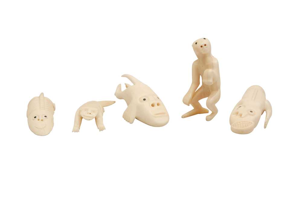 A COLLECTION OF GREENLANDIC INUIT MARINE IVORY CARVINGS - Image 2 of 5
