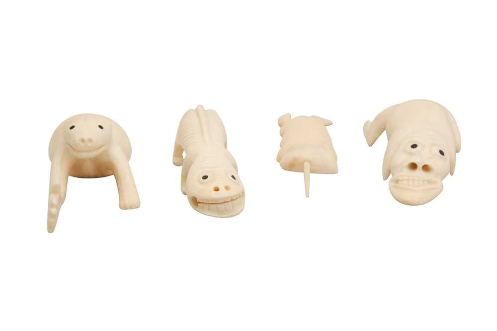 A COLLECTION OF GREENLANDIC INUIT MARINE IVORY CARVINGS - Image 3 of 5
