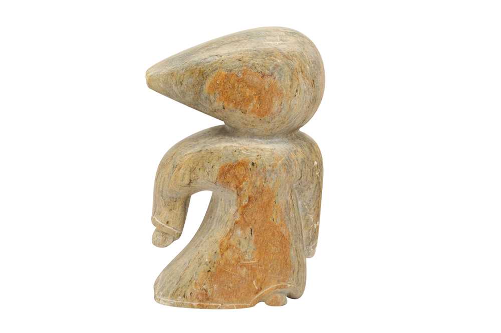 A GROUP OF NORTH-EASTERN CANADIAN INUIT SOAPSTONE CARVINGS - Image 7 of 12