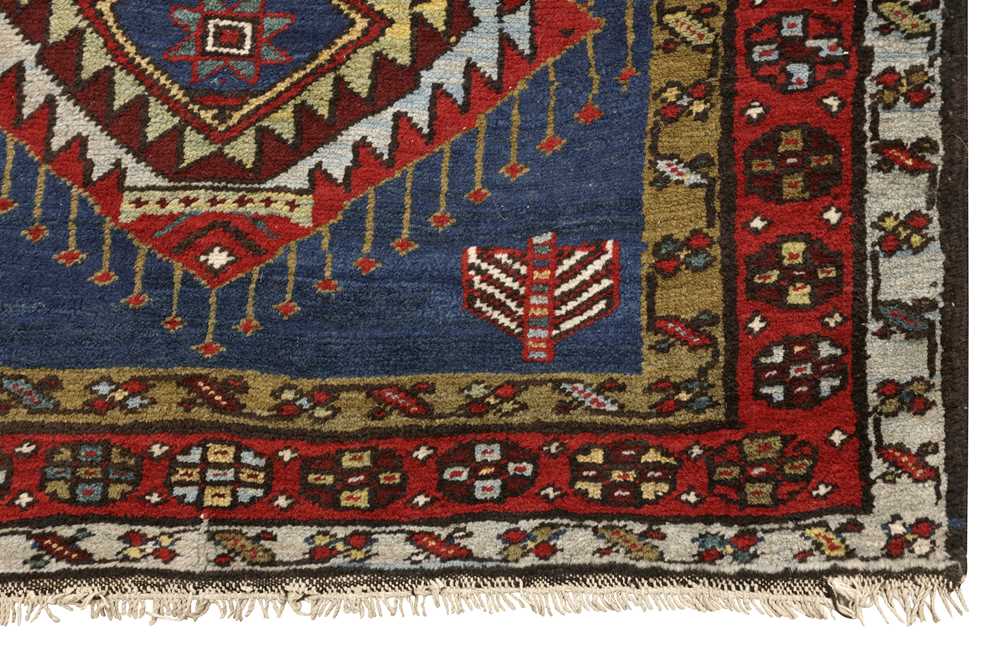 AN ANTIQUE HERIZ RUNNER, NORTH-WES PERSIA - Image 7 of 8
