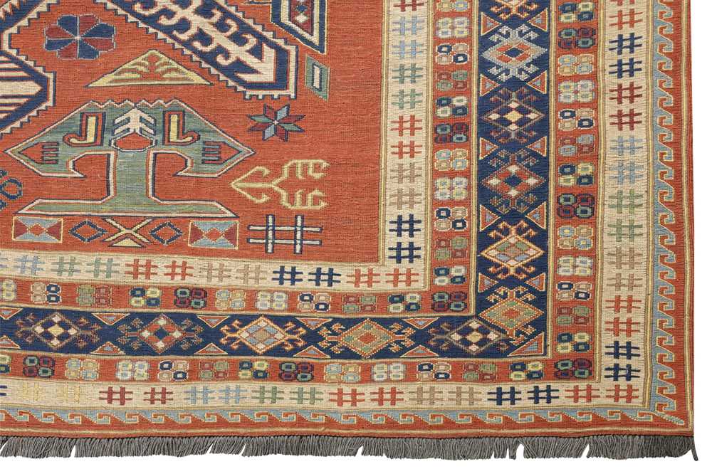 A FINE SOUMAC STYLE CARPET OF SHIRVAN DESIGN - Image 8 of 9