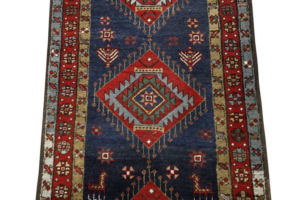 AN ANTIQUE HERIZ RUNNER, NORTH-WES PERSIA - Image 4 of 8