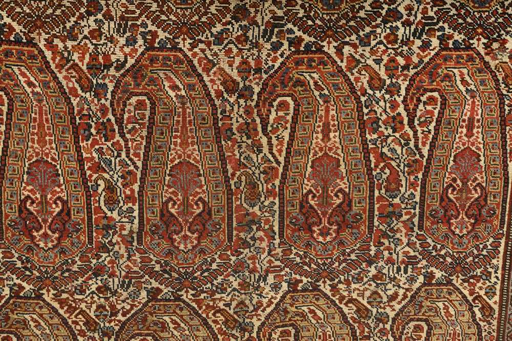 AN ANTIQUE HAMSEH RUG, SOUTH-WEST PERSIA - Image 4 of 7