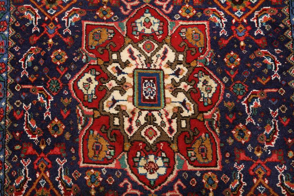 A FINE SAROUK RUG, WEST PERSIA - Image 4 of 8