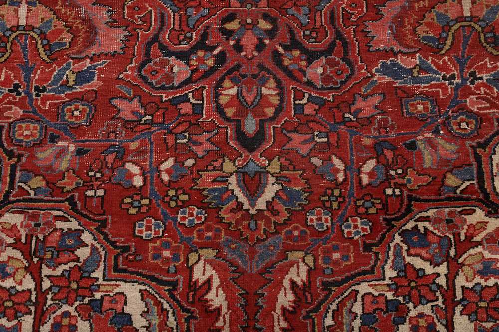 A HERIZ CARPET, NORTH-WEST PERSIA - Image 6 of 9