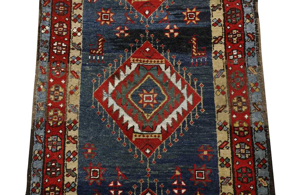 AN ANTIQUE HERIZ RUNNER, NORTH-WES PERSIA - Image 3 of 8