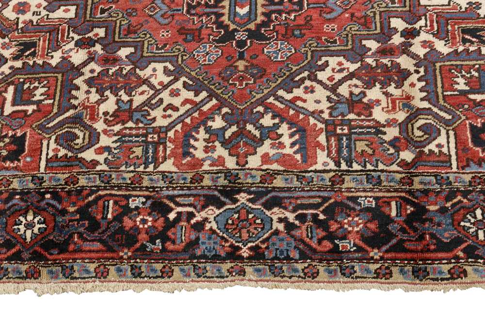 A FINE HERIZ CARPET, NORTH-WEST PERSIA - Image 6 of 8