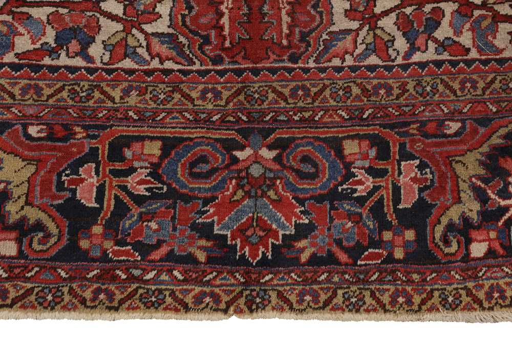 A HERIZ CARPET, NORTH-WEST PERSIA - Image 7 of 9