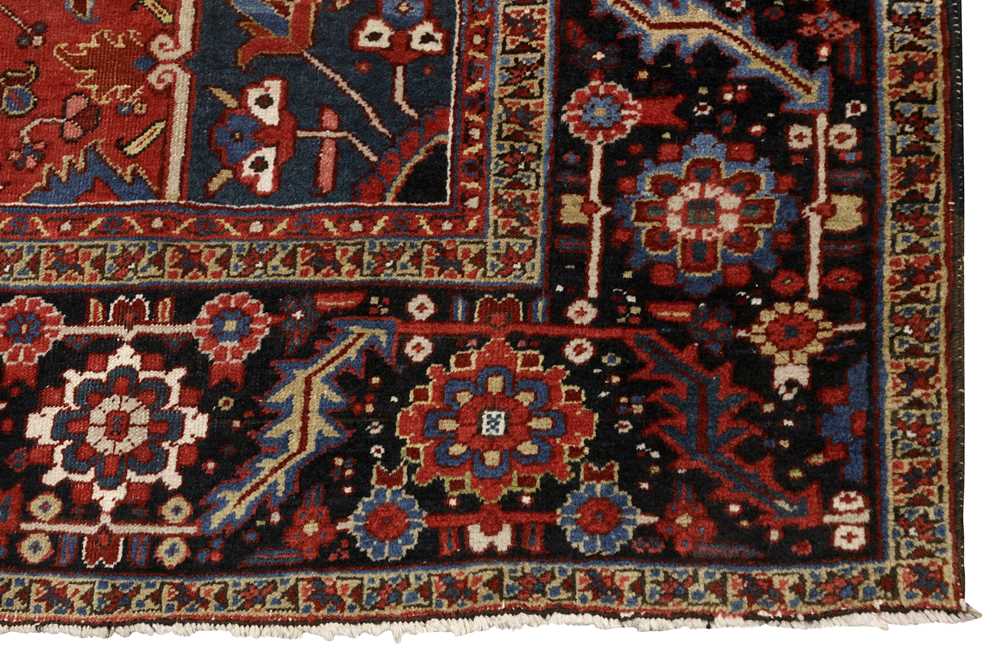 AN ANTIQUE HERIZ CARPET, NORTH-WEST PERSIA - Image 7 of 8