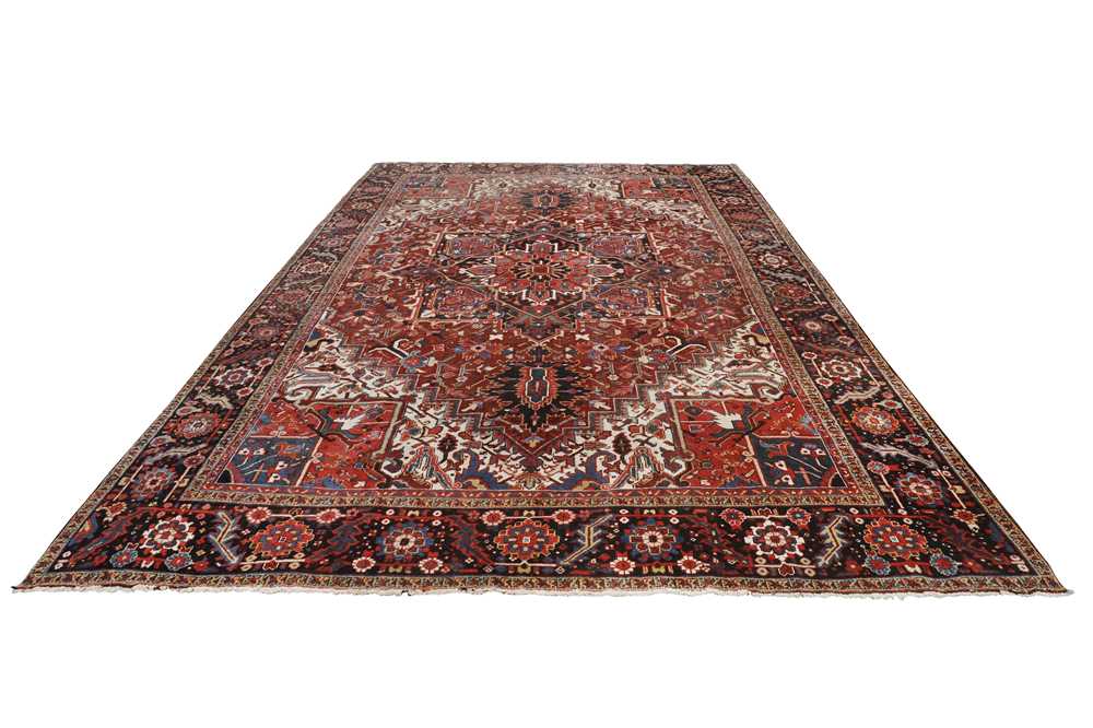 AN ANTIQUE HERIZ CARPET, NORTH-WEST PERSIA - Image 2 of 8